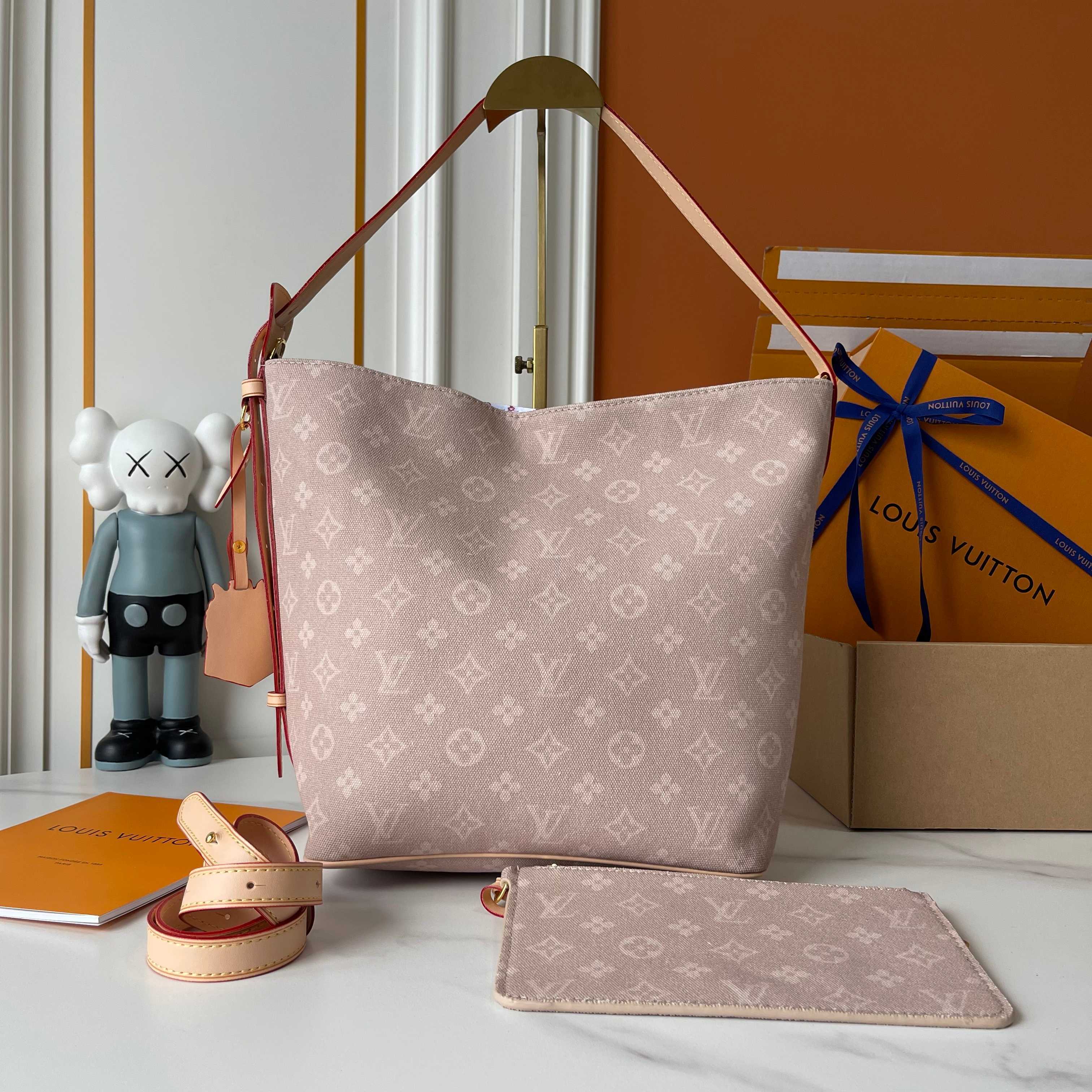 ルイ・ヴィトン All In ハンドバッグ:モノグラム牛革×光沢金属パーツで継承される高級感、折り畳み可能な実用デザイン