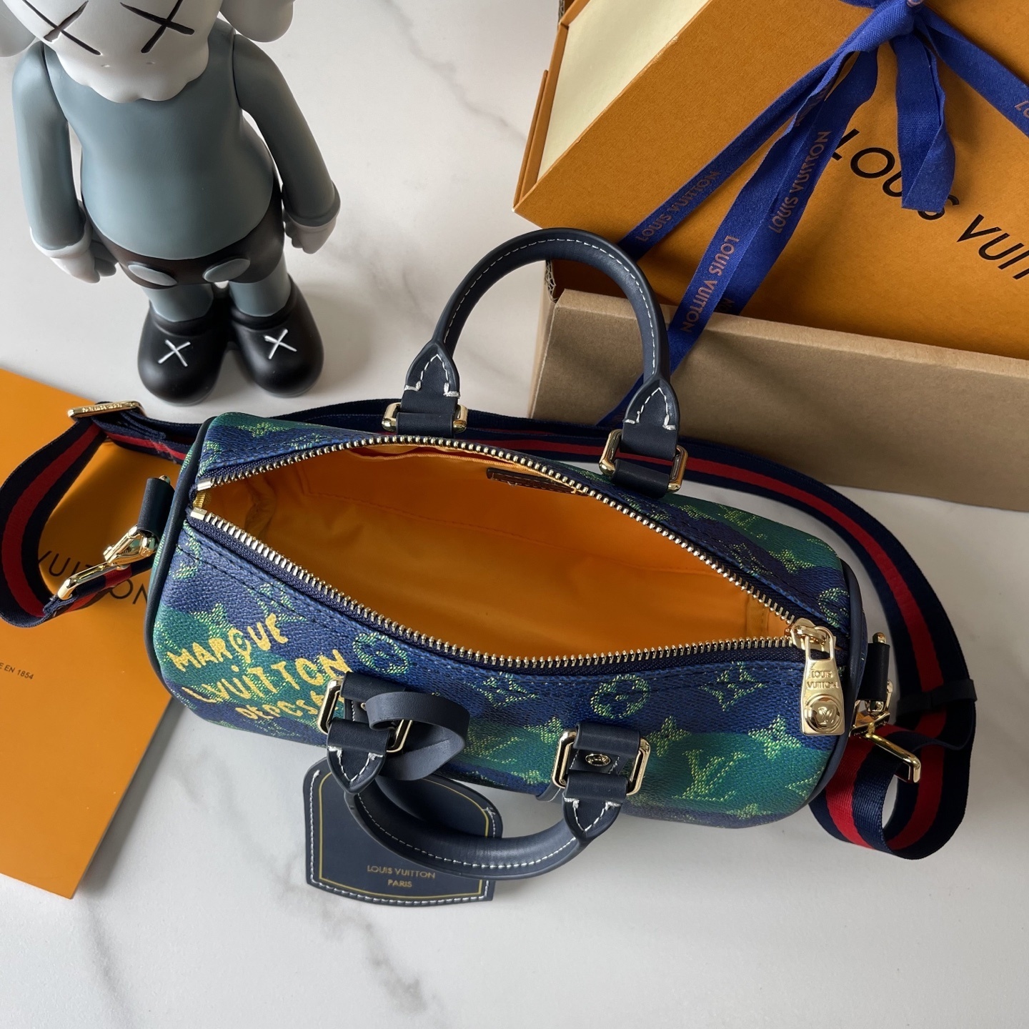 Louis Vuitton Keepall Bandoulière 25 DB マネークラッチ】日本のボロ縫い工芸から生まれたモノグラム×ダミエ帆布の地形アート:都市と自然の調和を紡ぐコンパクトバッグ