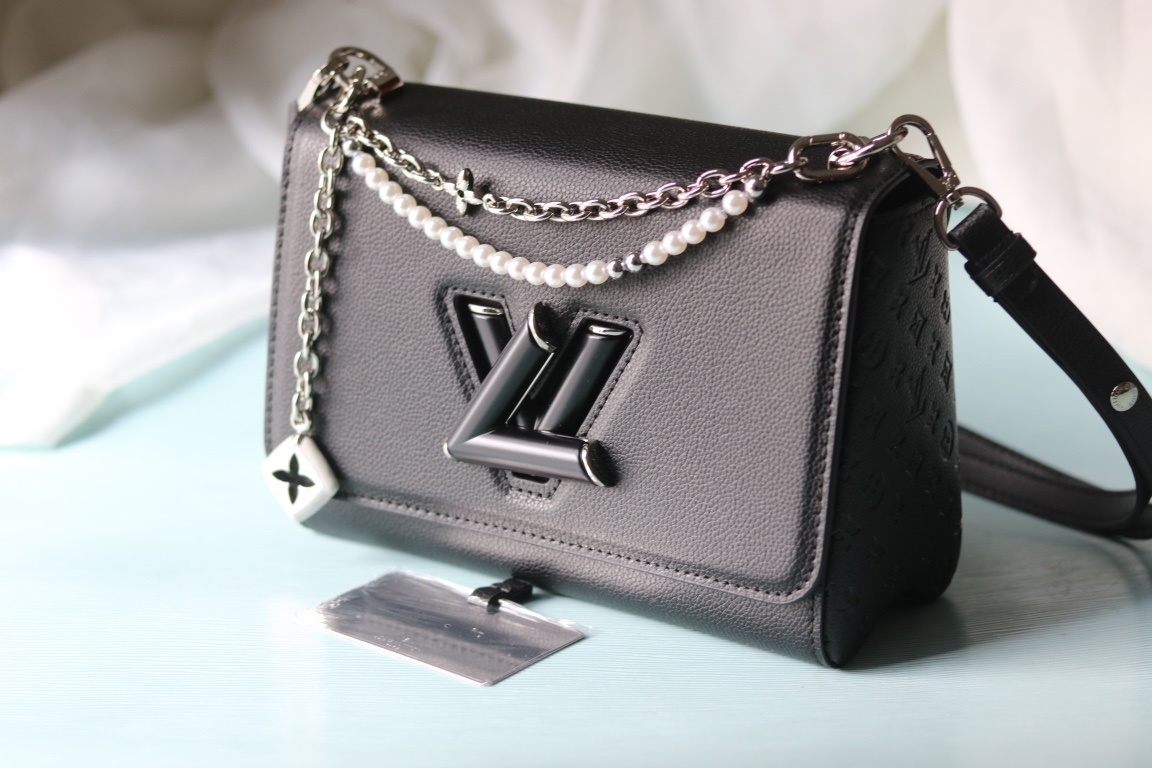 ルイ・ヴィトン TWIST MM ハーモニーシリーズ バッグ​​ 「花押字花×Puffygramジュエリーのインスピレーション、永遠のゴールドカップ革にローズカラーを融合した洗練のスリムデザイン」