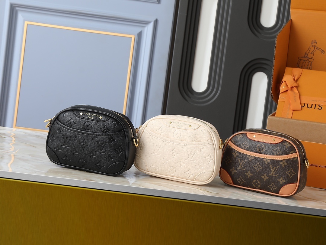 LVティニーカメラバッグ|モノグラムエンプリントYsシリーズ×メタルアクセントのデイ&ナイト対応バッグ