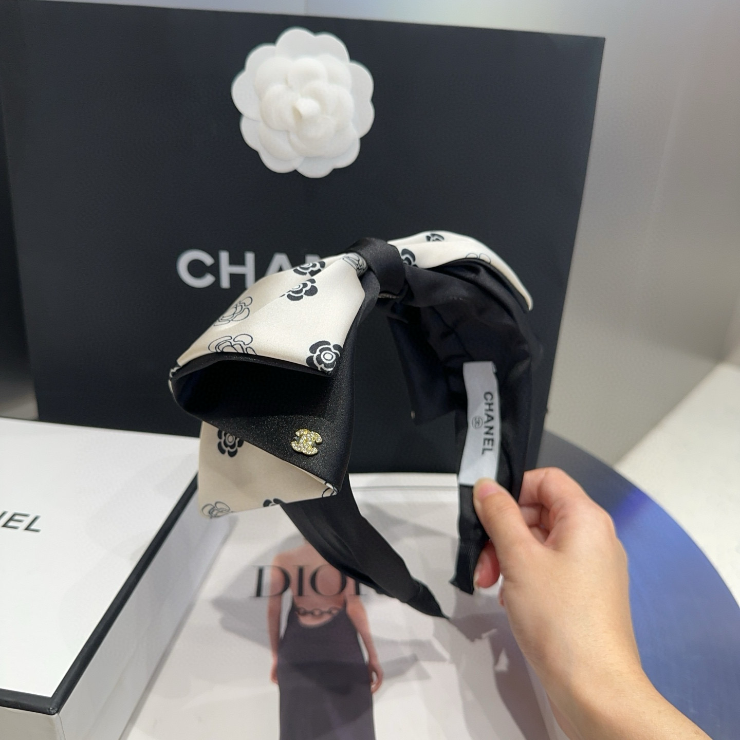 シャネル最新作「リトル・ラブリー」ヘアバンド:名媛風デザインで小仙女必見