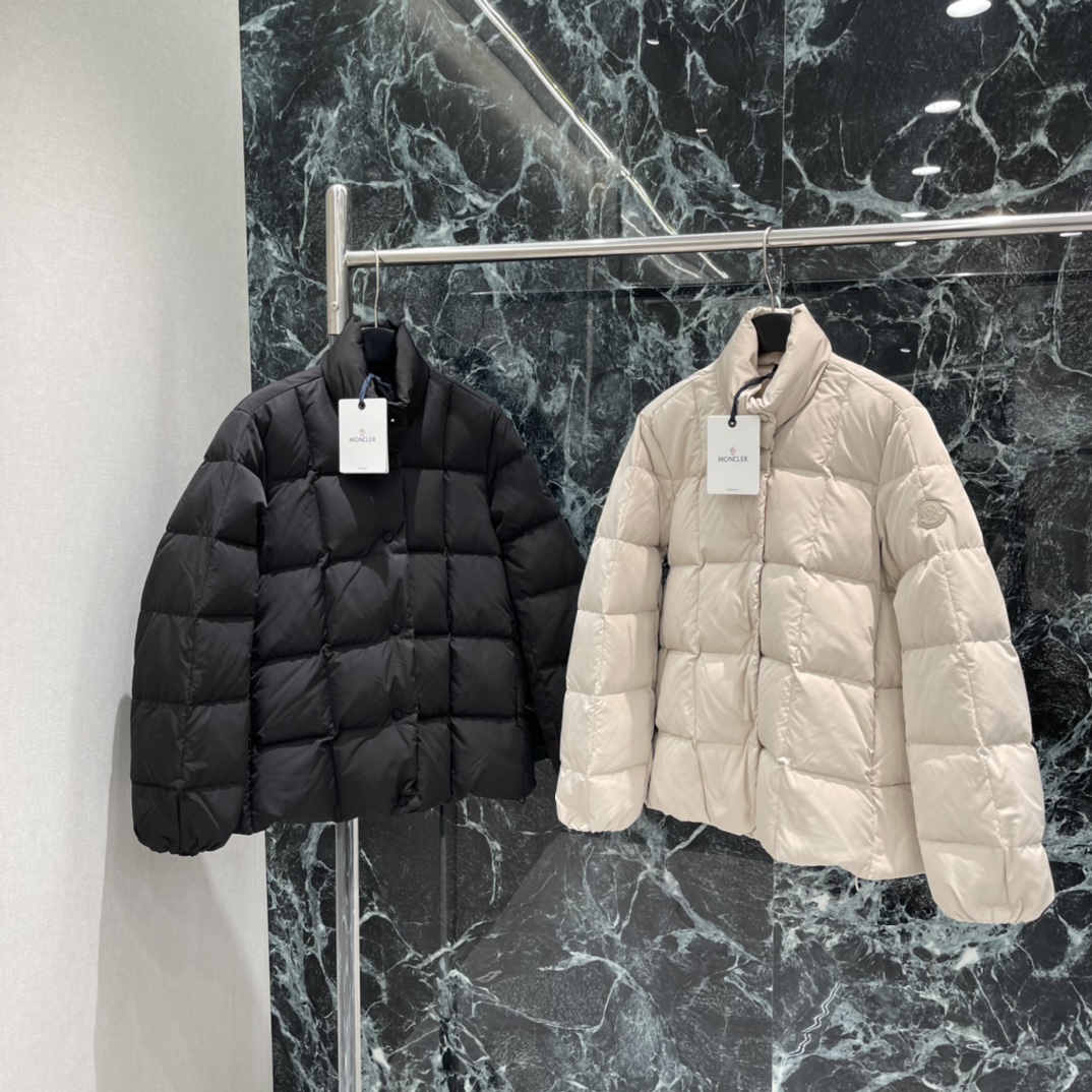 モンクレール 25早秋新作 立ち襟ダウンジャケット 【ダイヤモンド模様×ブランドロゴで高級感あるスタイリッシュデザイン】
