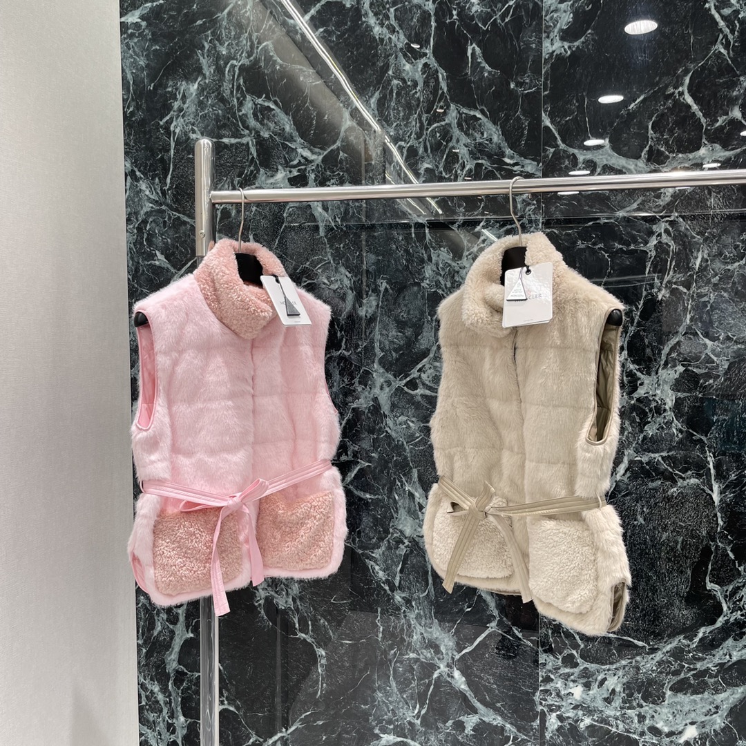 モンクレール 25早秋新作 ボア仕様ダウンベスト 【ふわふわボア×ダブルウェイ可能なスタイリッシュデザイン】