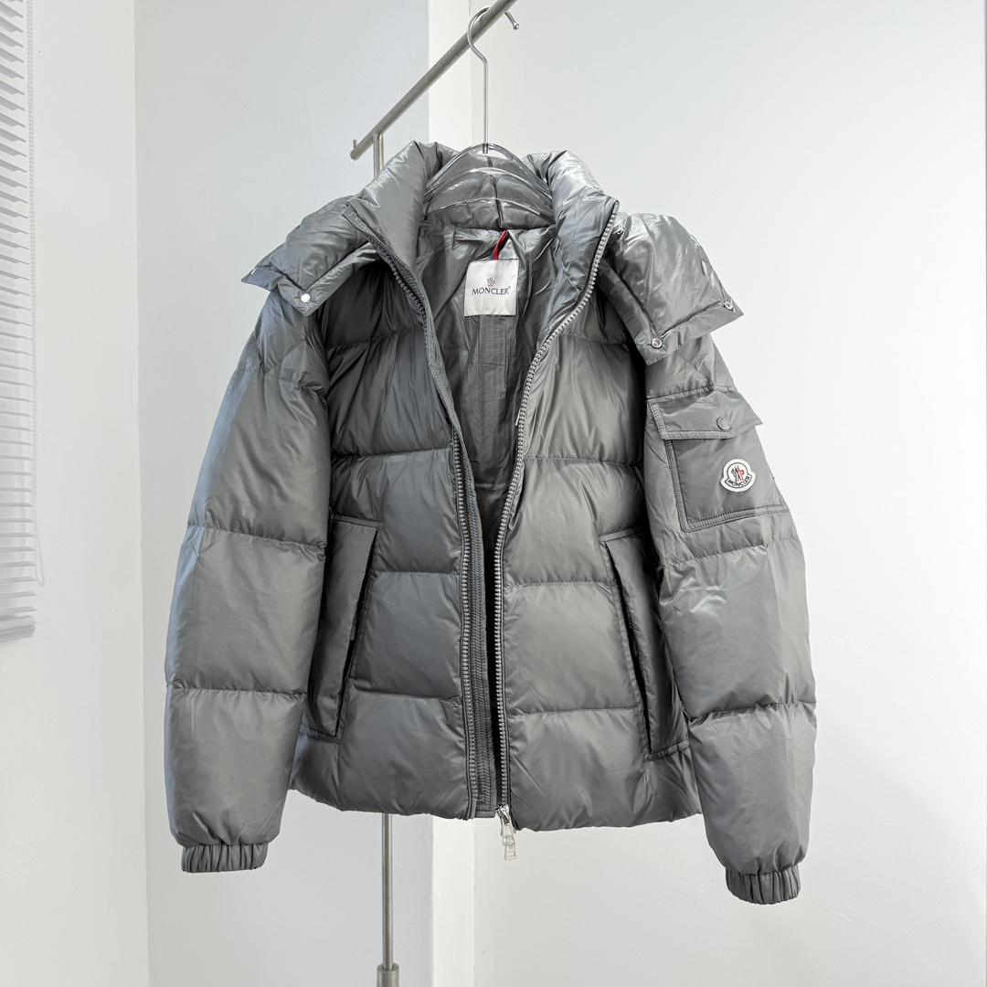 モンクレール2025年秋冬新作「Couyere」連帽ショートダウンジャケット｜モダンで実用的なデイリースタイルに最適！