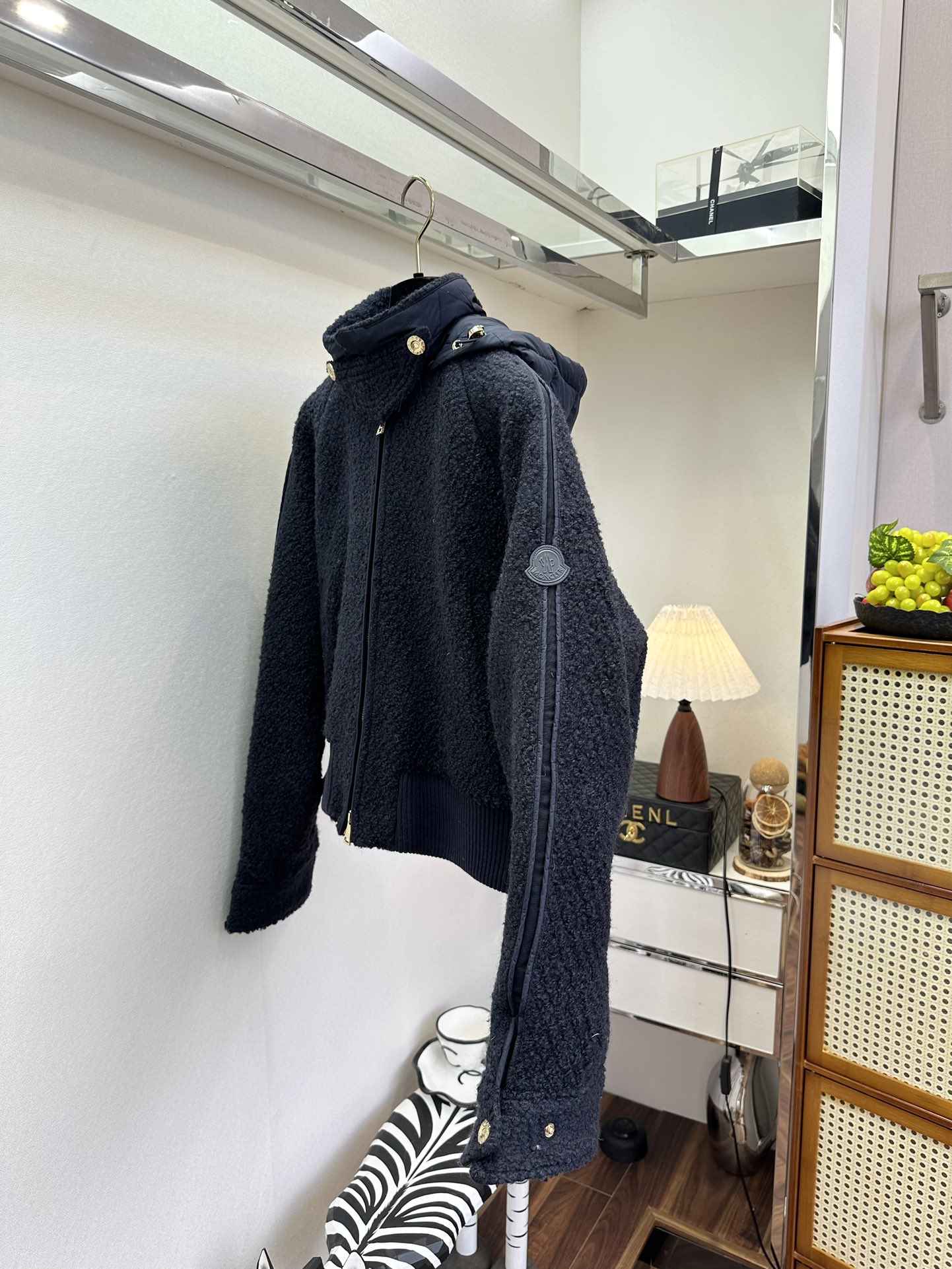 モンクレール2025年冬の新作「ウール×ダウンハイブリッドジャケット」｜極寒にも負けない軽量断熱デザイン！S/M/Lサイズ展開