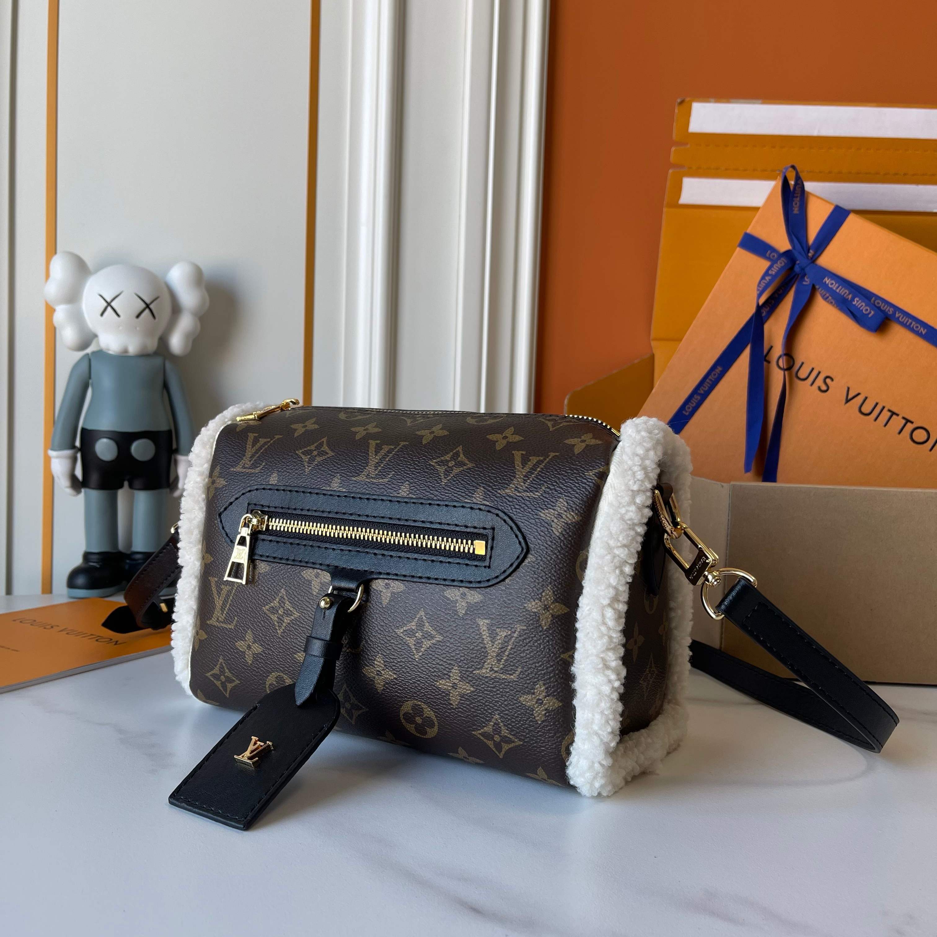 ルイ・ヴィトン テディミット モノグラム バッグ​​ （Louis Vuitton Teddy Mitt Monogram Bag）