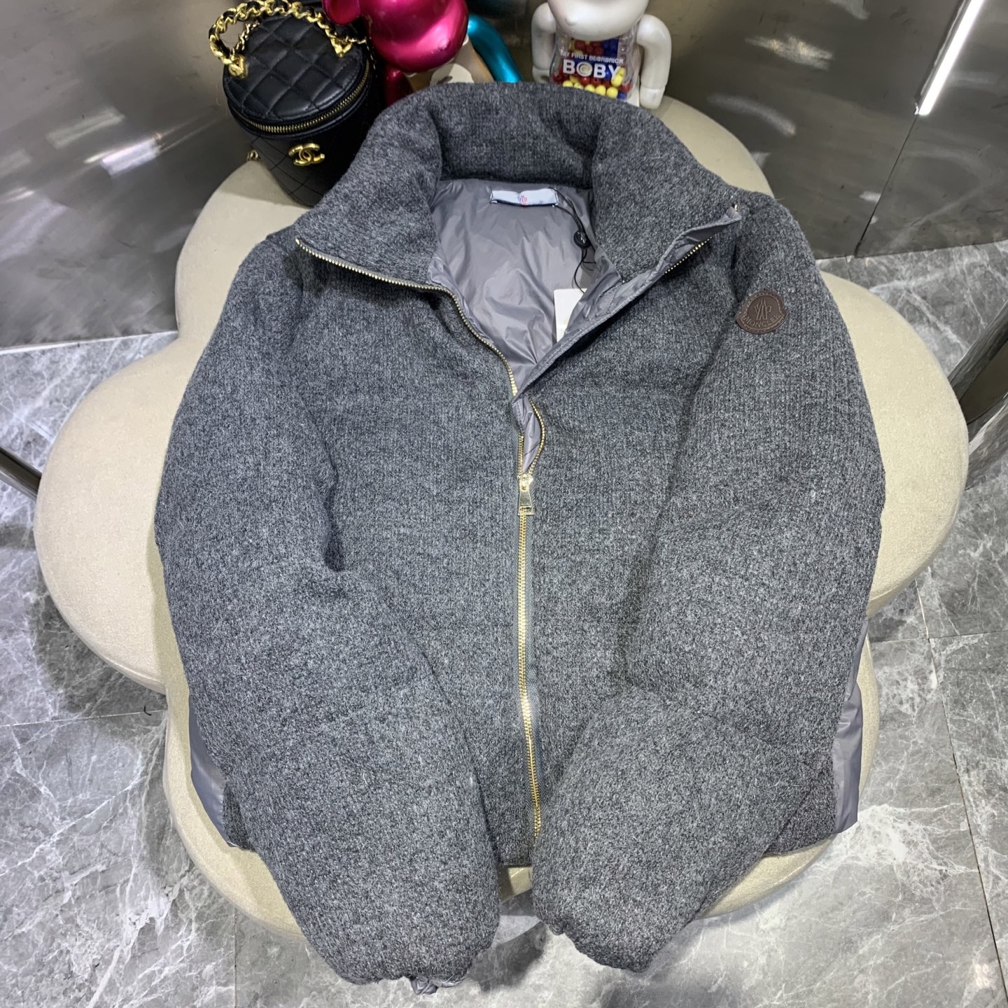 【羊毛混紡裏地搭載】モンクレール短款ダウンジャケット ～極寒対応×上質な仕上がり～ スリムフィット＆3サイズ展開