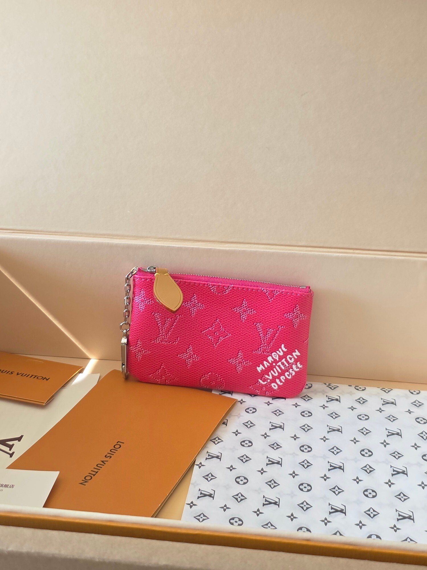 LVマゼンタ・メタリック拉鏈デザイン マルチ用途超コンパクトバッグ（約12×8×3cm） 可搬性に優れた収納アイテム＆バッグアクセサリー