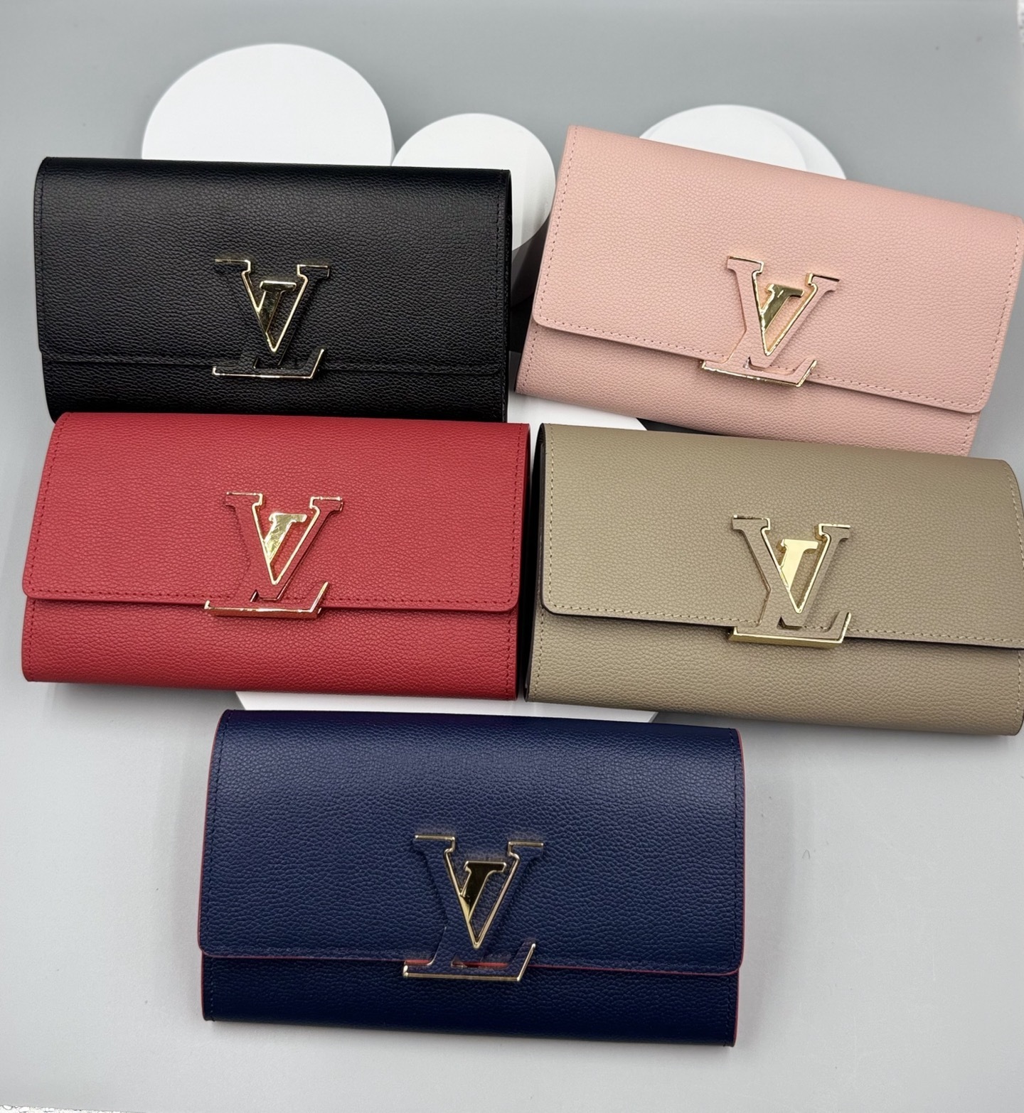 LV カプシーヌ 財布（カプシーヌコレクション / 鮮明カラー×パラジウム金装飾 / クラシックからアヴァンギャルドまで対応するファッショナブルデザイン）