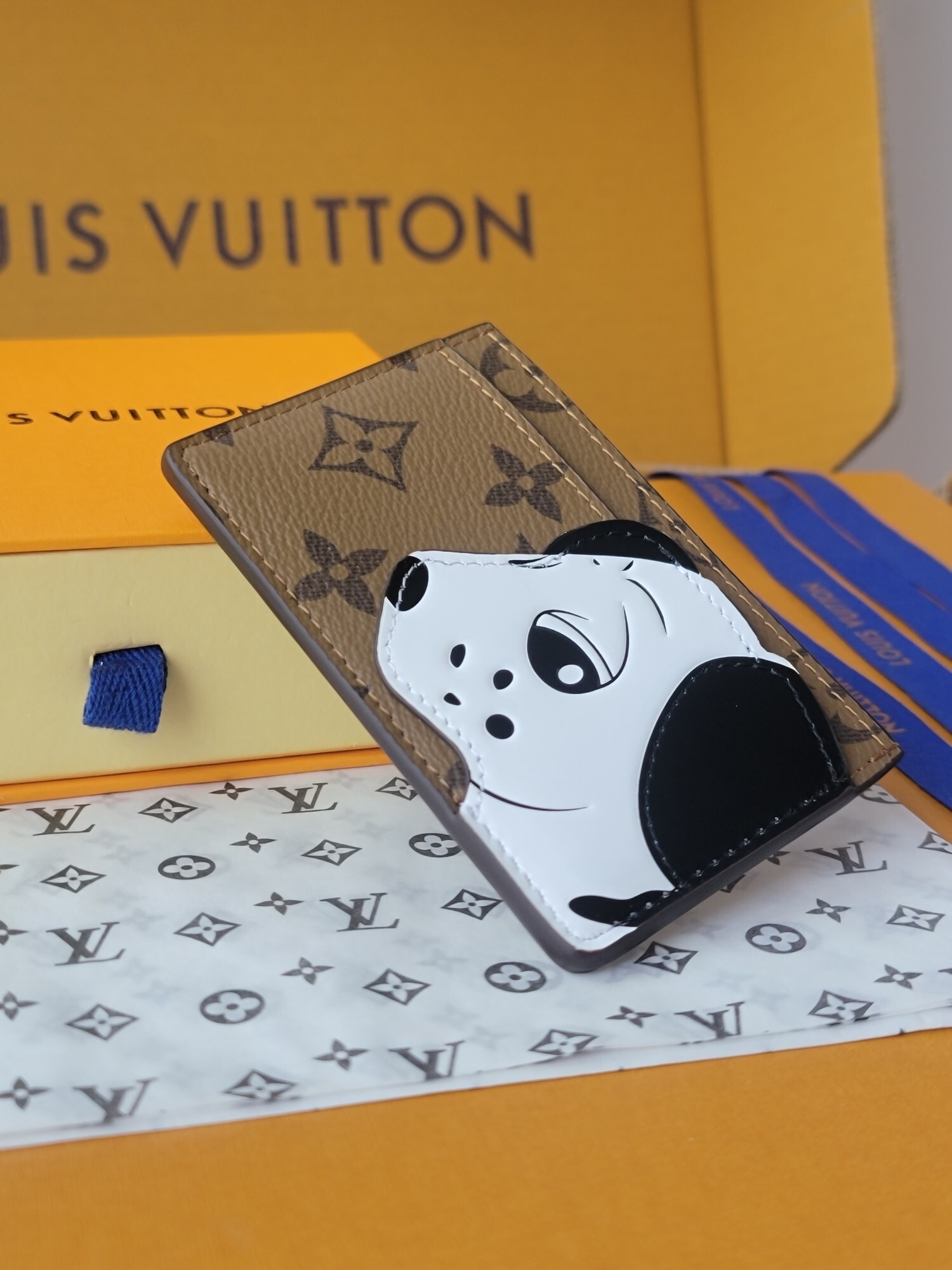 LV モノグラム エピ カードケース コラボレーションシリーズ （ニコラ・ジェスキエール×孫一鈿 アーティストコラボ / シマウマEpiアップリケ×モノグラムキャンバス / 遊び心あふれるミニサイズアクセサリー）