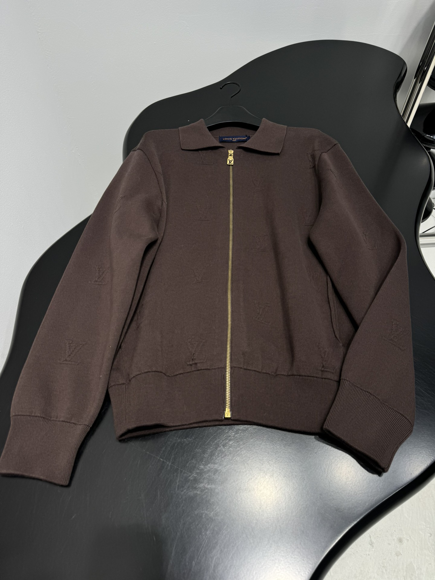 ルイ・ヴィトン(Louis Vuitton) 新作 プレス加工テクノロジーウエスト絞りジャケット