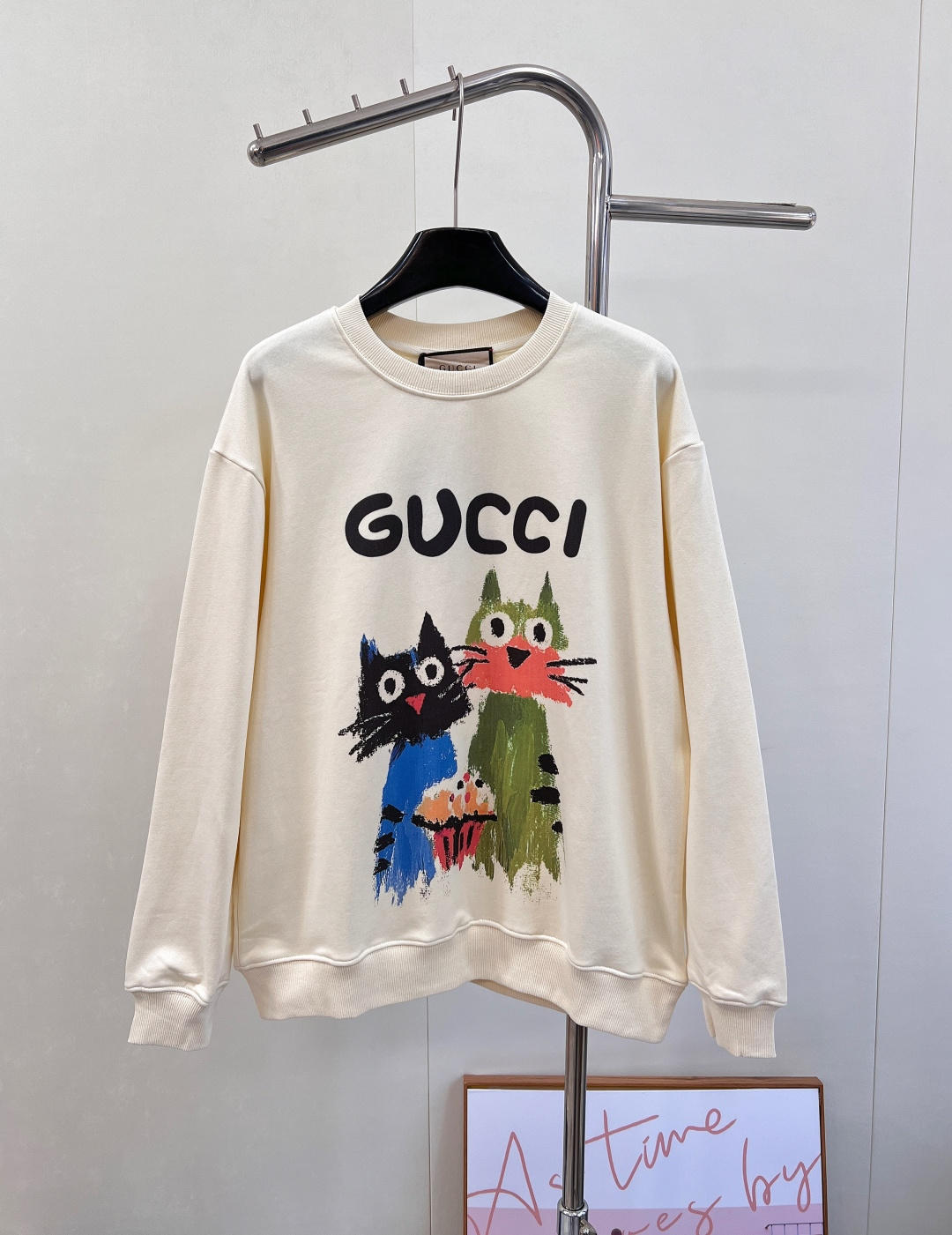 【GUCCI】2025秋冬新作 カートゥーン油彩猫プリントクルーネックスウェットシャツ｜即完売必至の減齢大爆款