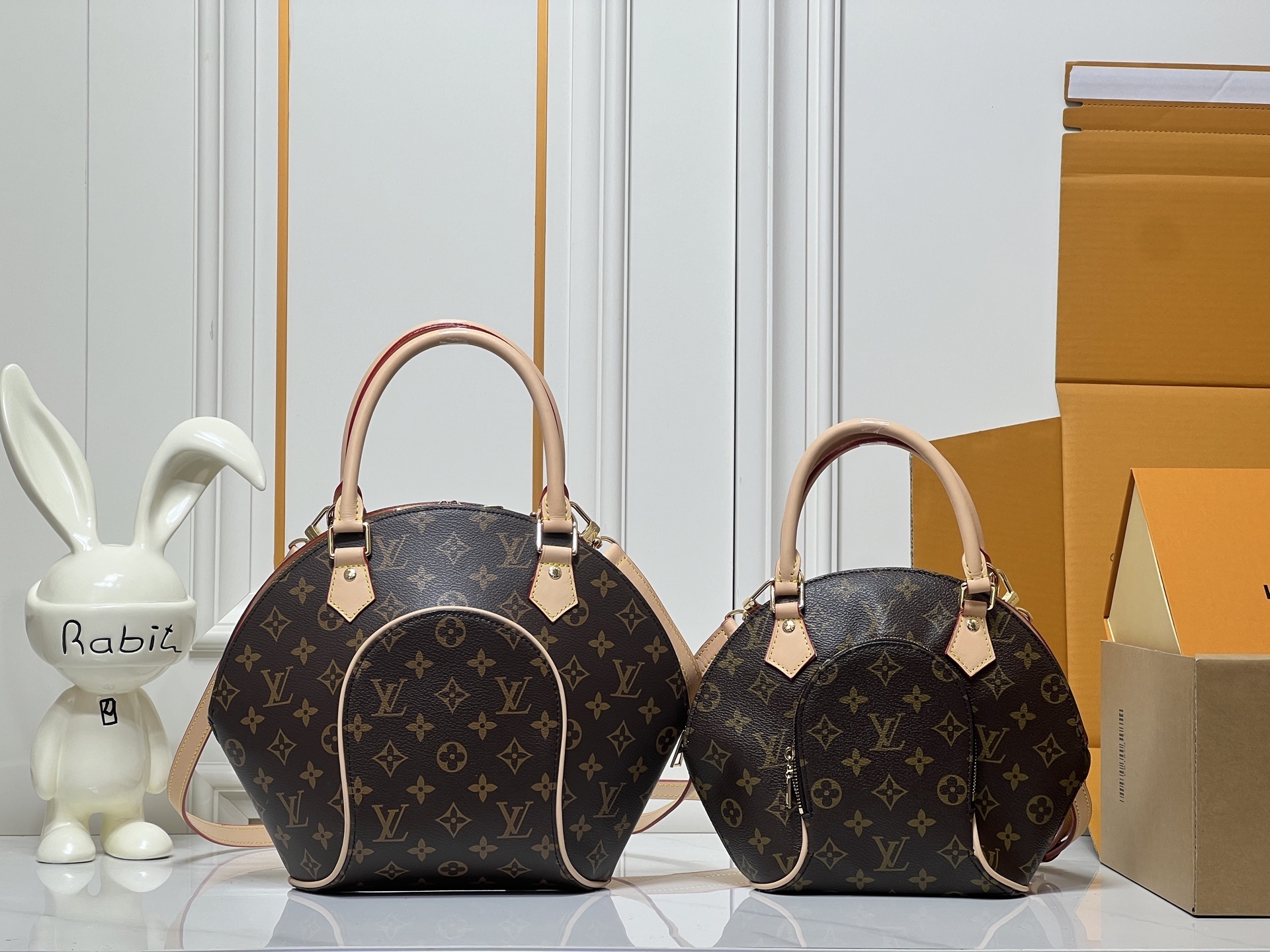 【LOUIS VUITTON（ルイ・ヴィトン）Ellipse BB ハンドバッグ】 —— ニコラ・ジェスキエールが1997年のデザインに着想を得て創造した「弧の美学」——