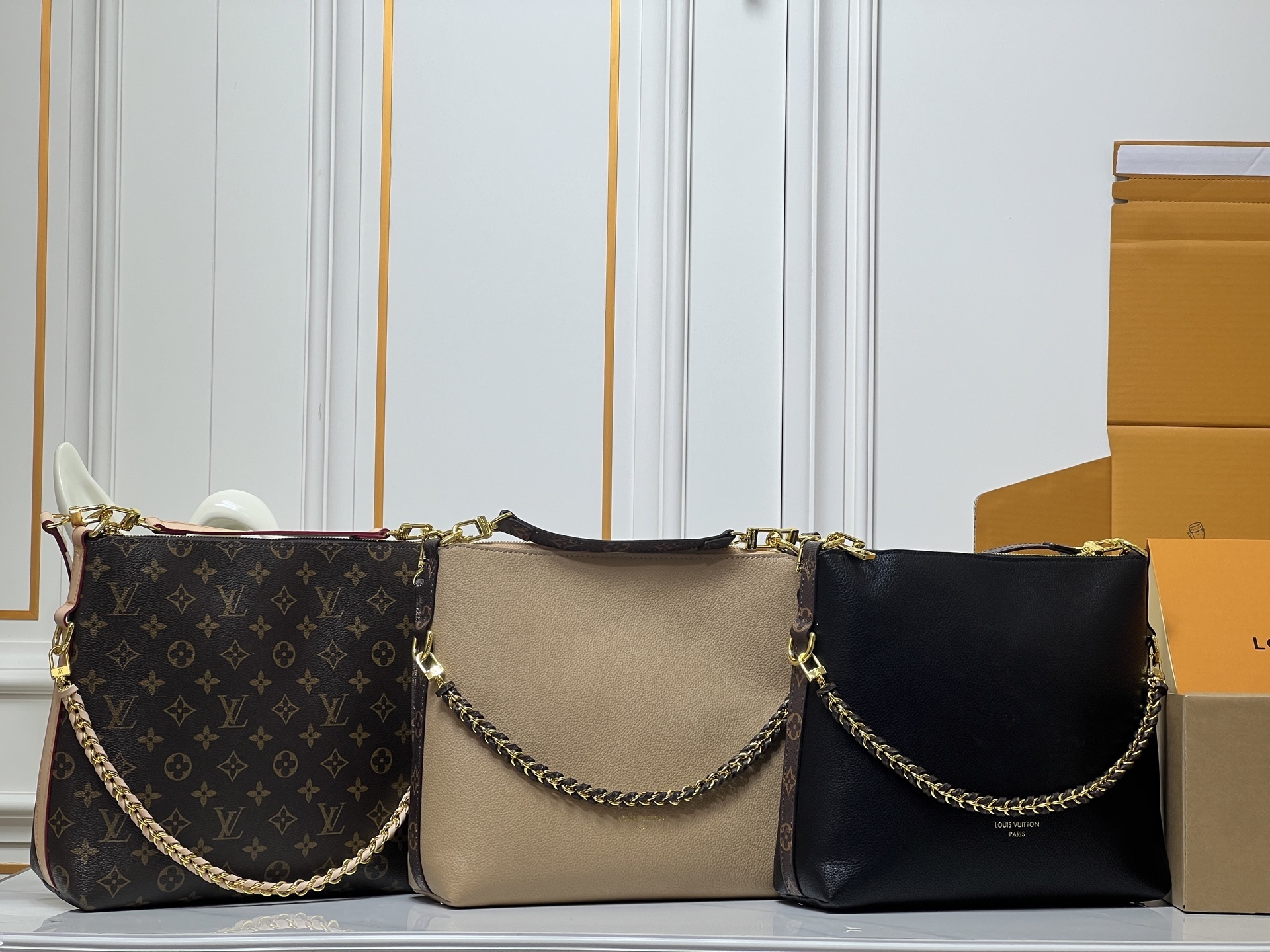 【LOUIS VUITTON（ルイ・ヴィトン）Multipass ハンドバッグ】 —— その名の通り「多様なシーンを彩るモダンな相棒」——