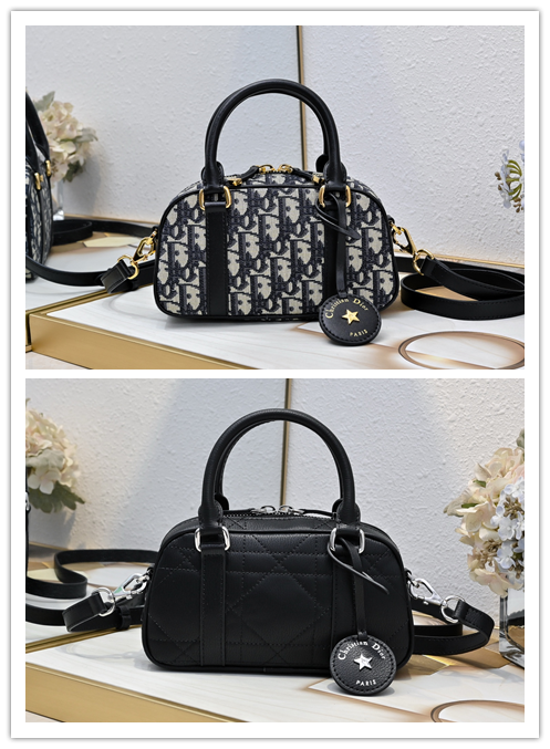 【DIOR（ディオール）D-Vibe ボウリングバッグ スモールサイズ】 —— ブルーオブリーク老花とカジュアルスポーツスタイルが融合する「驚異の収納力を持つ軽快バッグ」——