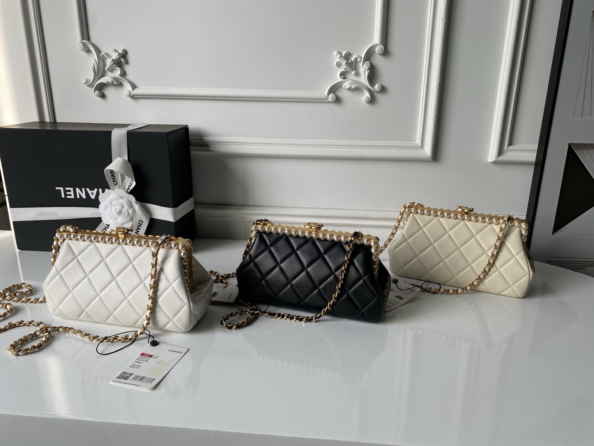 【シャネル】珍珠款 イブニングバッグ AS5912｜キッドスキン菱格ステッチ×真珠装飾 ゴールドメタル金具＆チェーンショルダー 手拎・斜挎・ショルダー対応 10×20×7cm 高級感溢れる女性らしさ